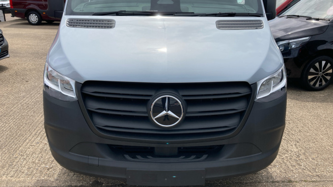 Mercedes-Benz Sprinter E314 L2 Electric Rwd 100kW 81kWh Pro Van Auto - Image 8